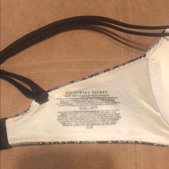 32 D Victoria’s Secret Push-up Bra - Picture 2 of 2